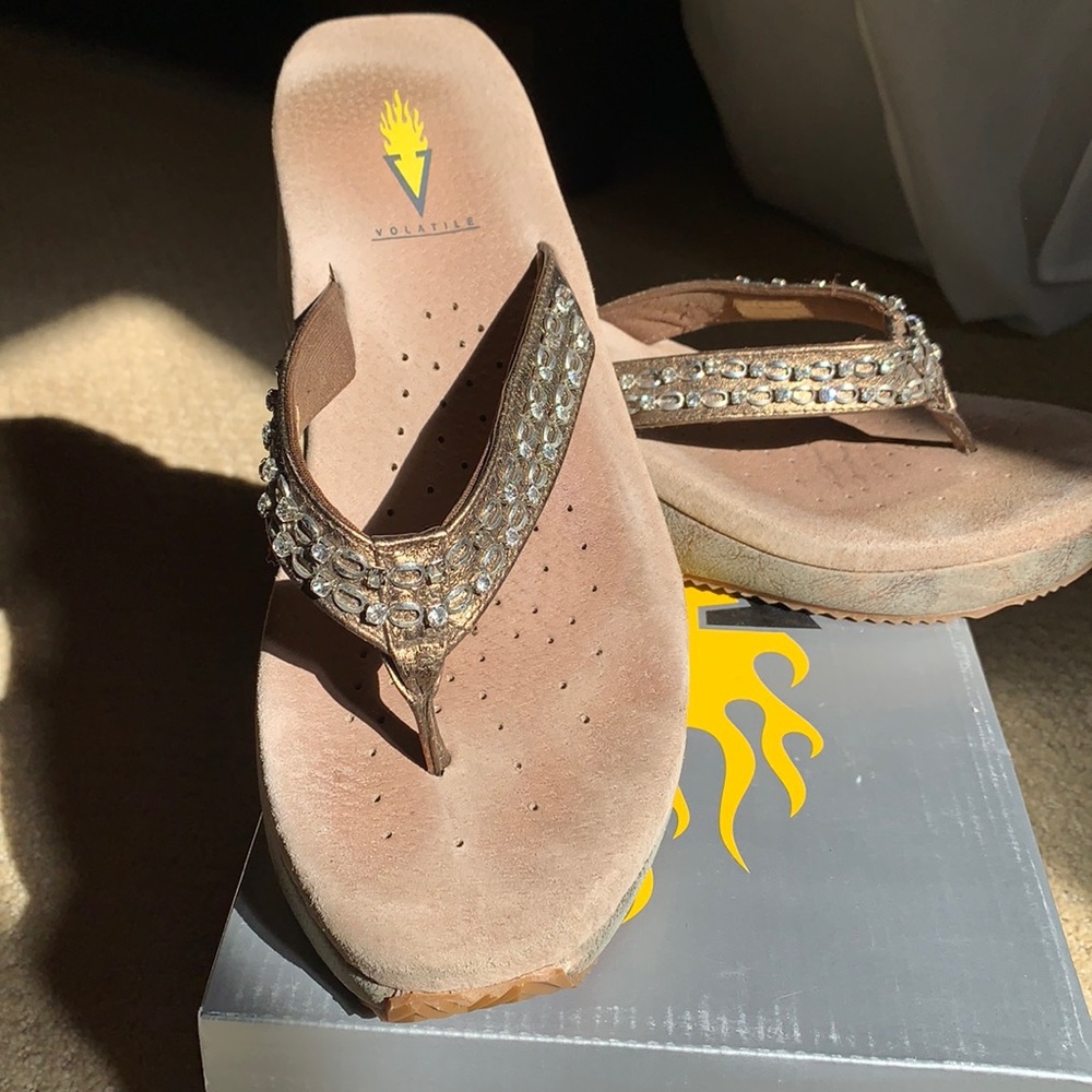 Volatile wedge shoe
